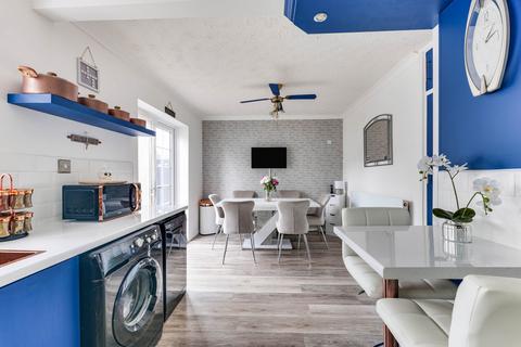 63 Denton Avenue, Westcliff-on-sea, SS0 0LA