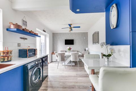 63 Denton Avenue, Westcliff-on-sea, SS0 0LA