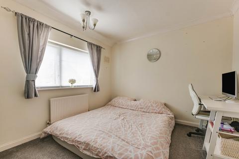 63 Denton Avenue, Westcliff-on-sea, SS0 0LA