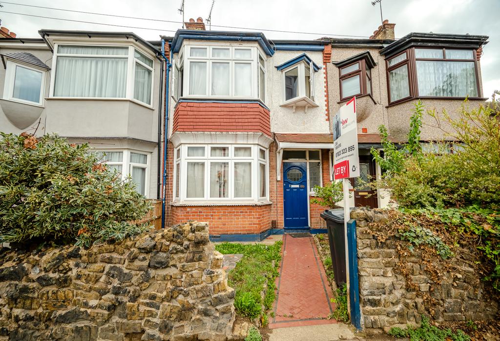 Northview Drive, WestcliffonSea, Essex 1 bed in a house share £525 pcm (£121 pw)