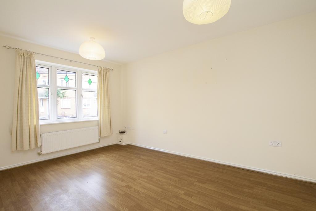 Westland Drive, Lee On The Solent, 2 bed ground floor £875