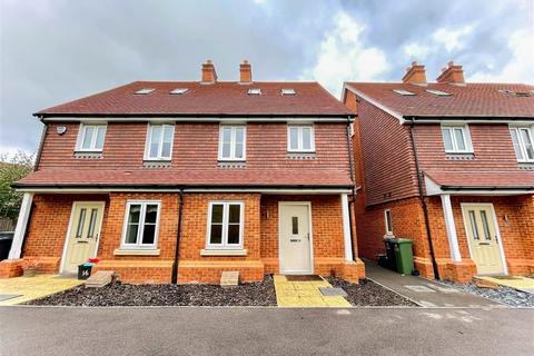 3 bedroom semi-detached house for sale - Thomas Waters Way, Horley