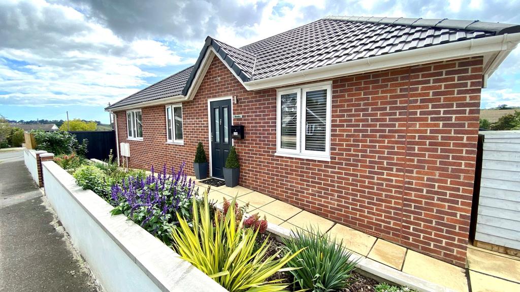 Applegarth Avenue, Newton Abbot, TQ12 3 bed detached bungalow £395,000