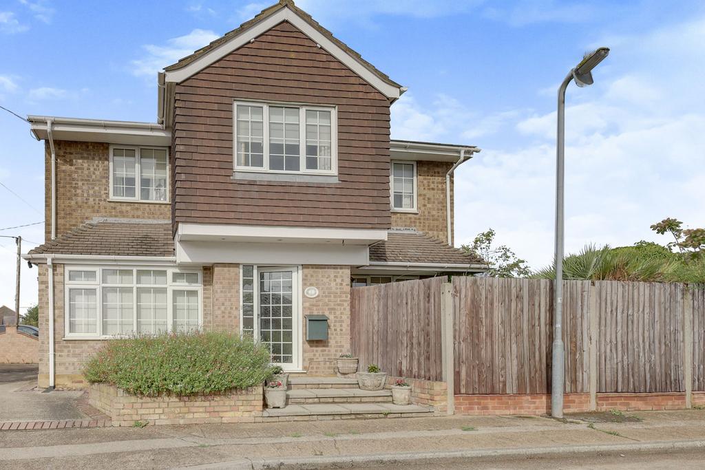 Thomas Drive, Canvey Island, SS8 4 bed detached house for sale £400,000