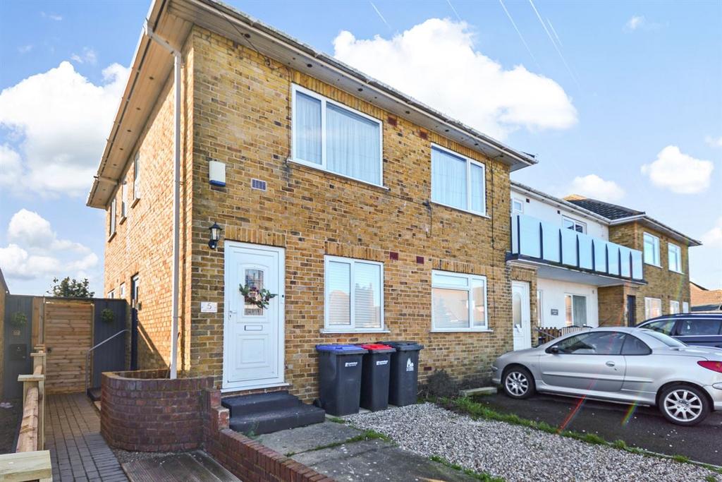 Bridgefield Road, Tankerton, Whitstable 2 bed ground floor flat for