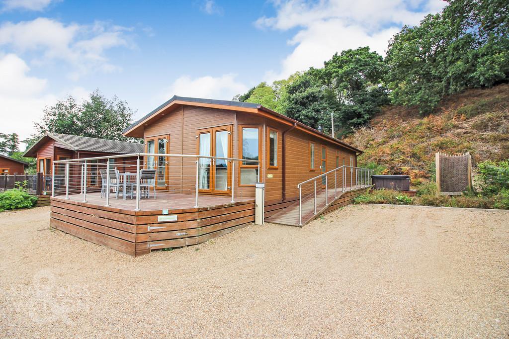 Staithe Road, Burgh St. Peter, Beccles 3 bed chalet for sale £185,000
