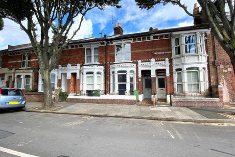 4 bedroom terraced house to rent, Frensham Road, Southsea