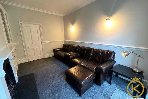 4 bedroom terraced house to rent, Frensham Road, Southsea