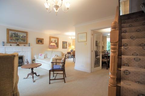 5 Castle Close, Warwick, CV34 4DB