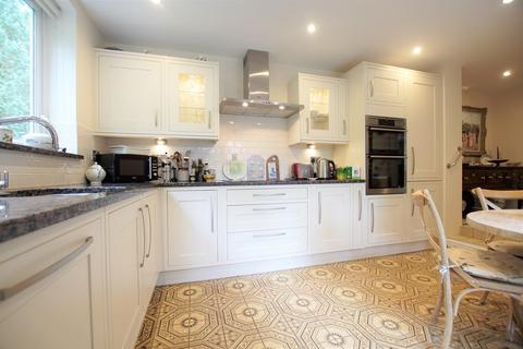 5 Castle Close, Warwick, CV34 4DB