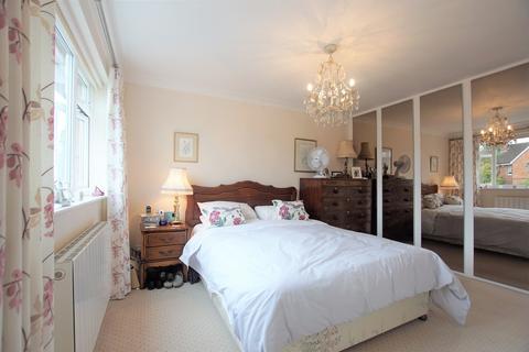 5 Castle Close, Warwick, CV34 4DB
