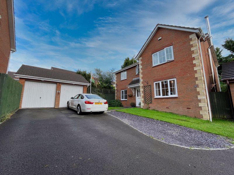 9 Clos Castell Newydd, Bridgend, CF31 5DR 4 bed detached house £440,000