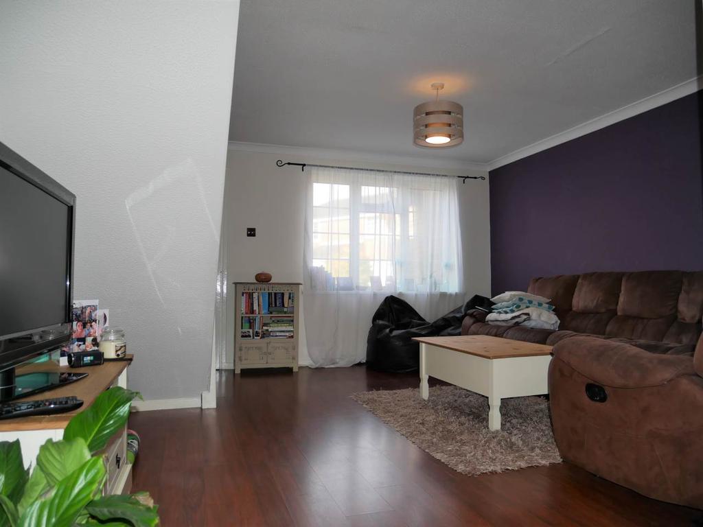Croydon Close, Lordswood, Chatham 3 bed terraced house £1,250 pcm (£