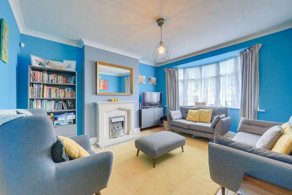 Verdant Lane, Catford, London, SE6 3 bed semidetached house £600,000
