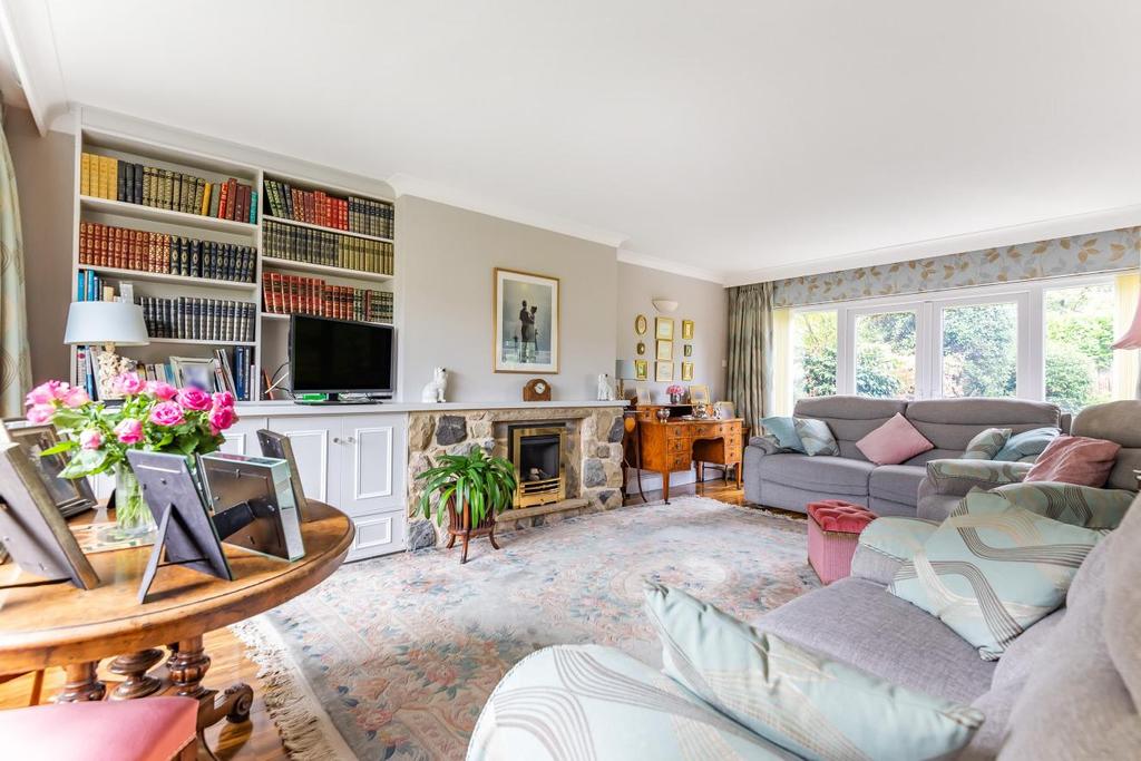 Quernmore Close, Bromley 4 bed detached house for sale £850,000
