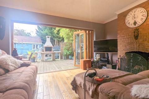 81 Beech Road, Feltham, TW14 8AJ