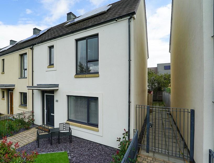 Russell Avenue, Locking Parklands, WestonSuperMare, BS24 3 bed end of