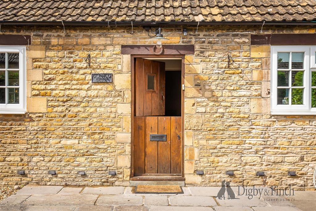 4 Manor Farm, Apethorpe, PE8 5 DP-2.jpg