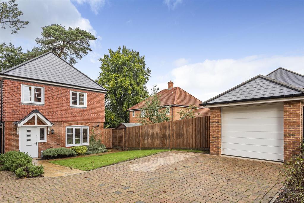 Rudgard Way, Liphook 4 bed house for sale £635,000