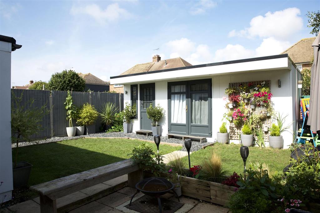 Roundstone Drive, East Preston... 3 bed semidetached house £450,000
