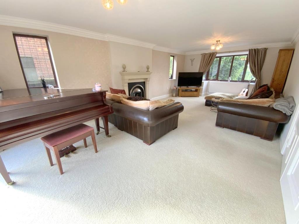 Holton Road, Tetney, Grimsby 4 bed detached house £410,000