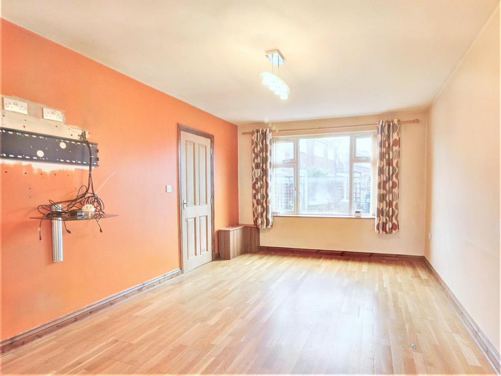 Mount Road, Middleton M24 4 bed semidetached house for sale £280,000