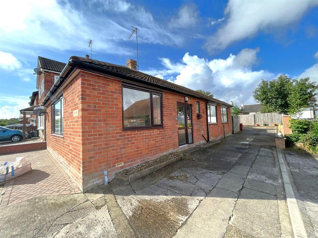 Mere View Avenue, Hornsea 2 bed detached bungalow £210,000