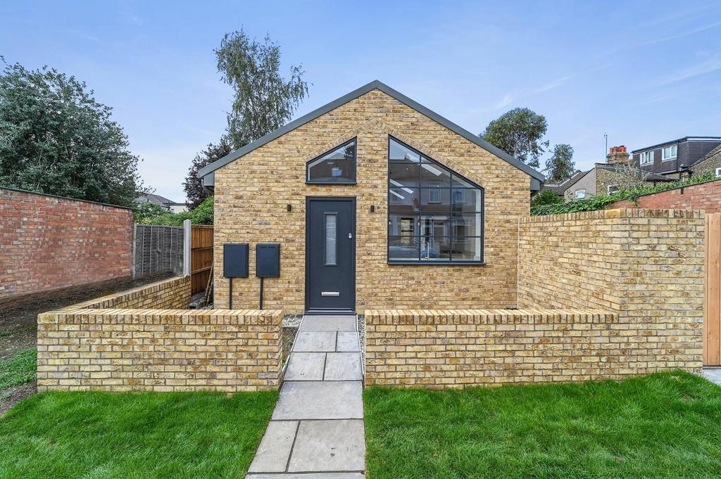 Pentney Road, London 4 bed detached house £850,000