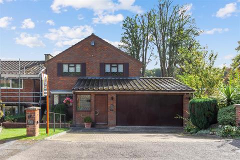 5b Copper Beech Close, Hemel Hempstead, HP3 0DG