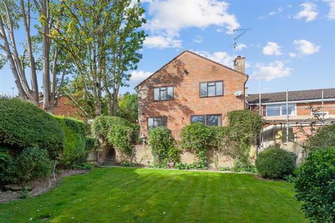 5b Copper Beech Close, Hemel Hempstead, HP3 0DG