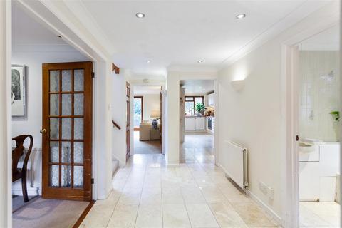 5b Copper Beech Close, Hemel Hempstead, HP3 0DG