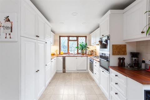 5b Copper Beech Close, Hemel Hempstead, HP3 0DG