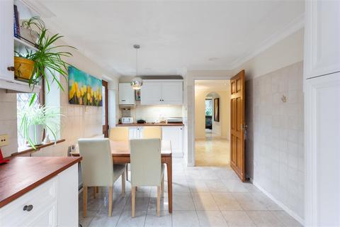 5b Copper Beech Close, Hemel Hempstead, HP3 0DG