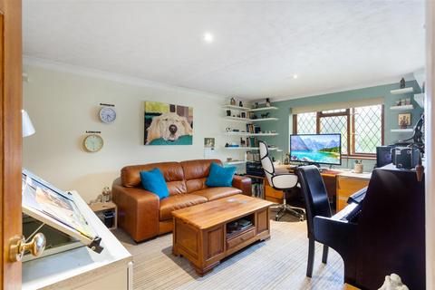 5b Copper Beech Close, Hemel Hempstead, HP3 0DG