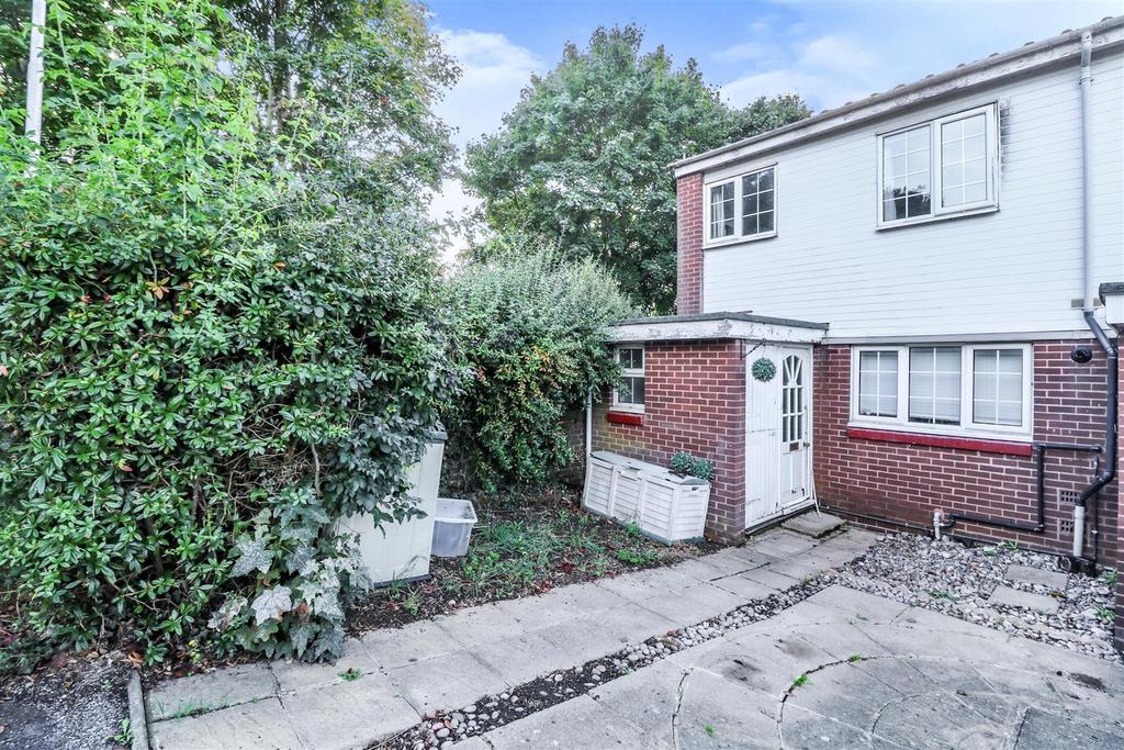 sycamore-field-harlow-4-bed-end-of-terrace-house-300-000