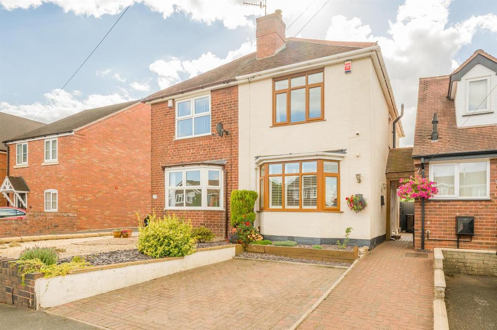 Lane, Kingswinford, DY6 9PX 2 bed semidetached house £260,000