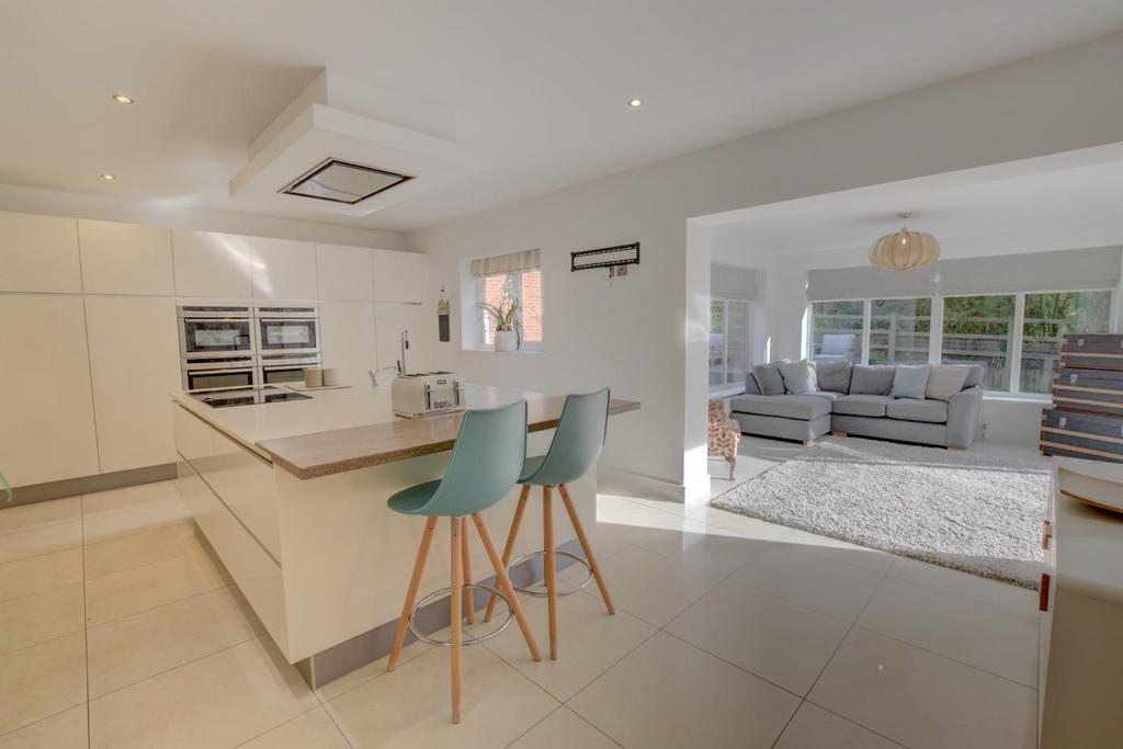 Grenfell Gardens, Colne 4 bed detached house for sale £540,000