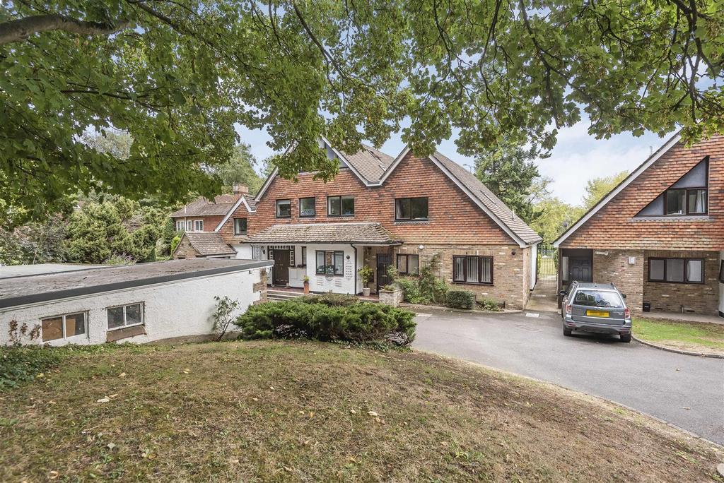 The Warren, Caversham, Reading RG4 7TQ 2 bed terraced house for sale
