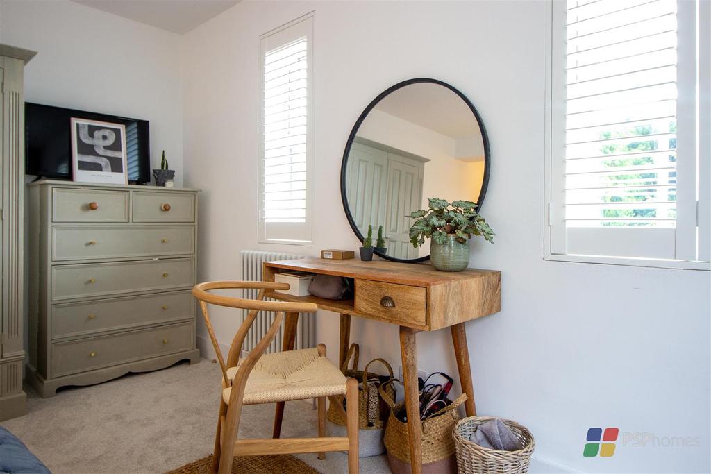 Dressing Area in Bed 1