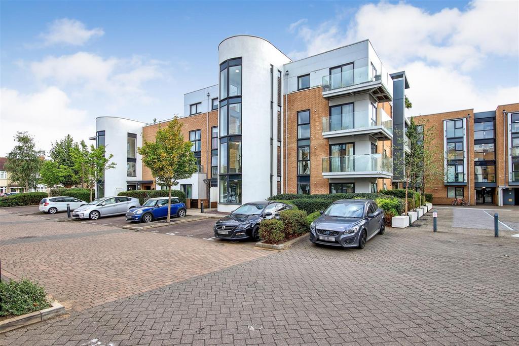 Pym Court, Cromwell Road, Cambridge 2 bed flat £395,000