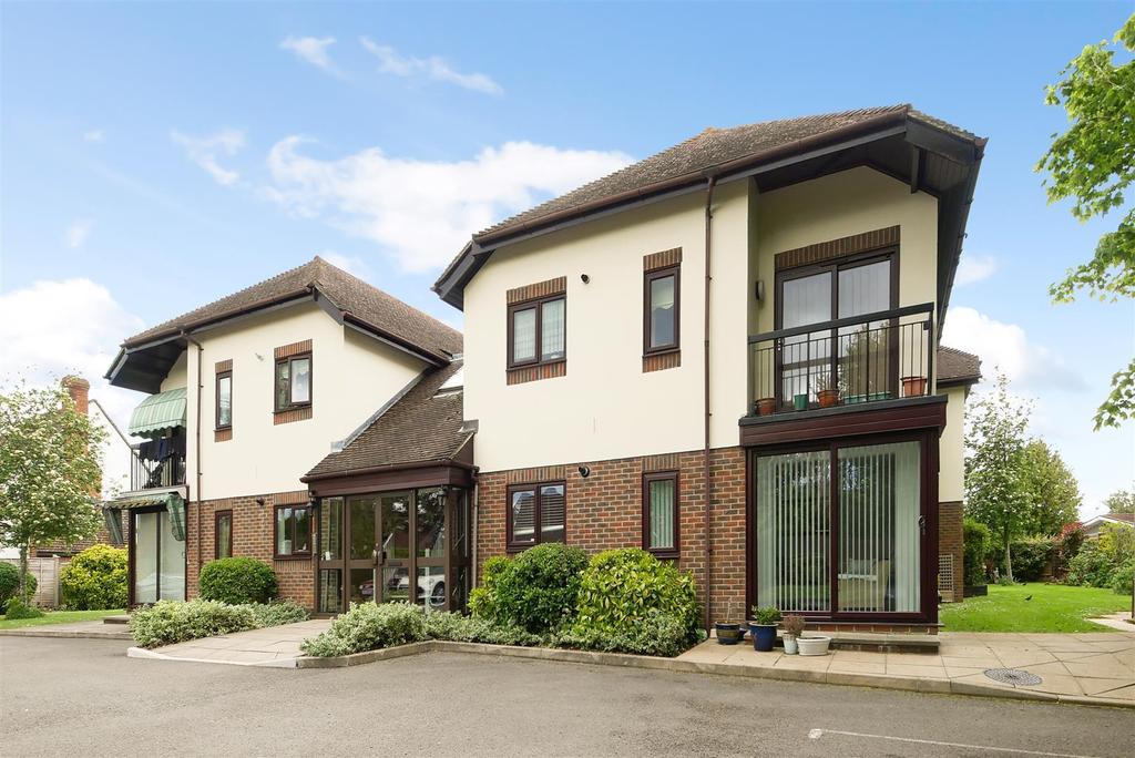 Barnham Road, Barnham 2 bed flat £975 pcm (£225 pw)