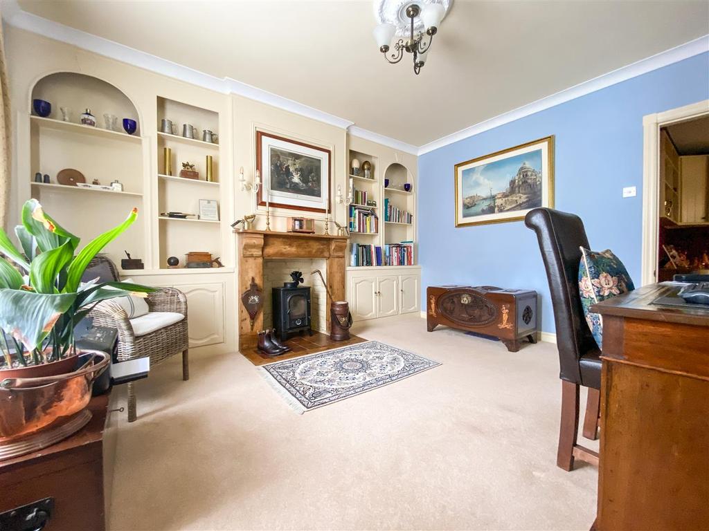 Castle Street, Portchester 3 bed detached house £600,000