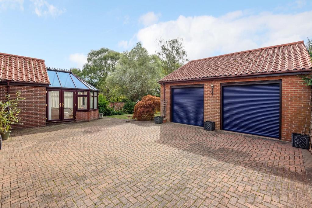 North Road, Lund, Driffield, YO25 9QF 3 bed detached bungalow for sale