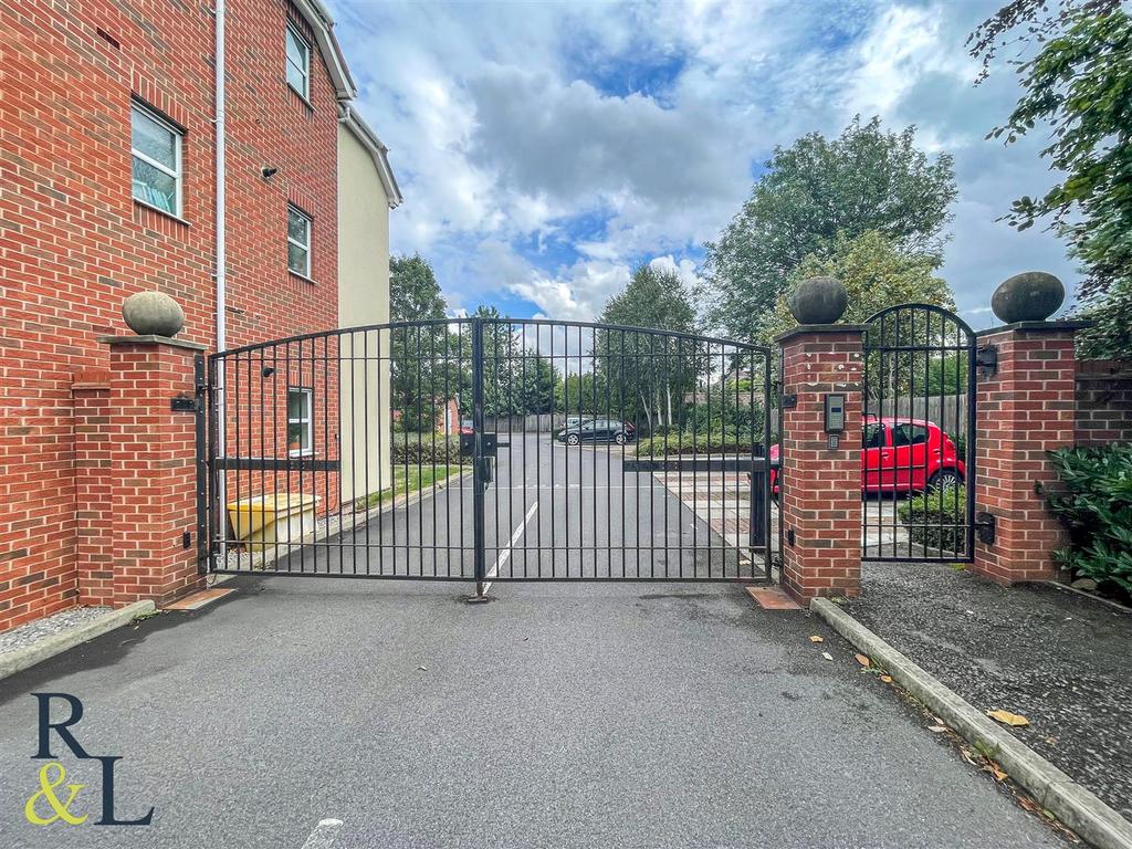 Eton Place, West Bridgford, Nottingham 1 bed apartment £125,000