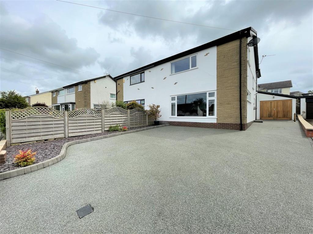Croasdale Drive, Clitheroe, Ribble... 3 bed semidetached house £300,000