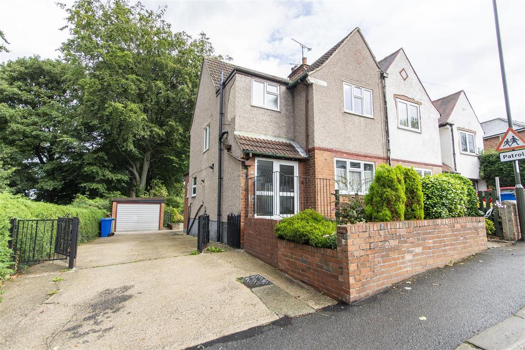 Boythorpe Road, Boythorpe, Chesterfield 3 bed semidetached house £