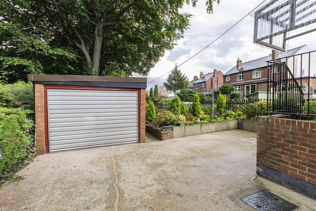 Boythorpe Road, Boythorpe, Chesterfield 3 bed semidetached house £