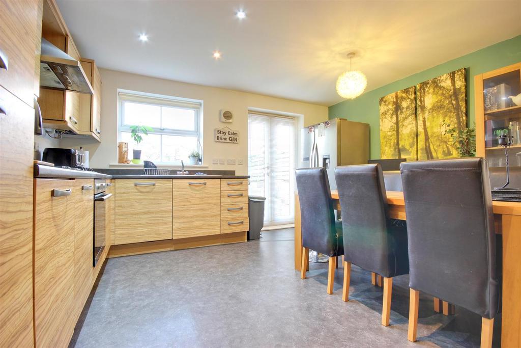 Merchant Way, Cottingham 4 bed semidetached house £220,000