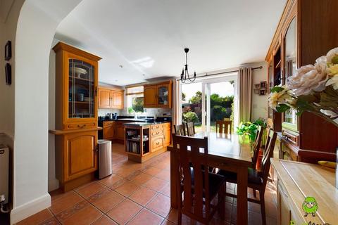 9 Cray Road, Belvedere, DA17 6NB