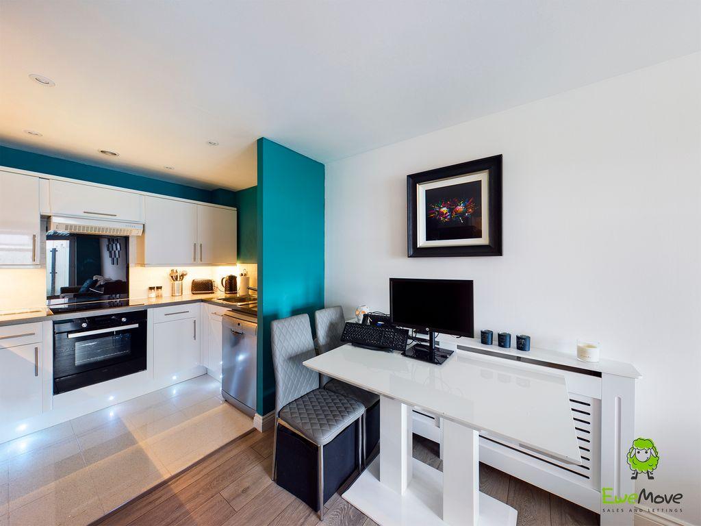 Kitchen/Dining Area